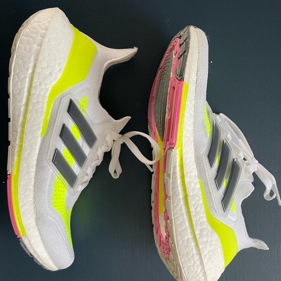 Adidas Women's Ultraboost 21 Running Shoe - Size 39 - Picture 4 of 5